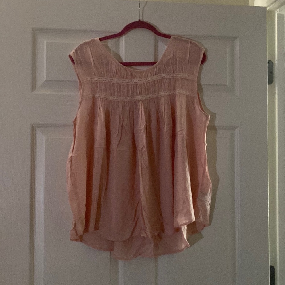 Light pink Swiss dot top